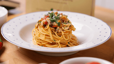 Chitarra di Campofilone con alici, pomodorini e pecorino