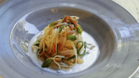 Linguine di Campofilone fiori di zucca, guanciale e fonduta di scoparolo