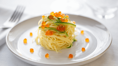 Maccheroncini di Campofilone IGP con julienne di zucchine e uova di salmone
